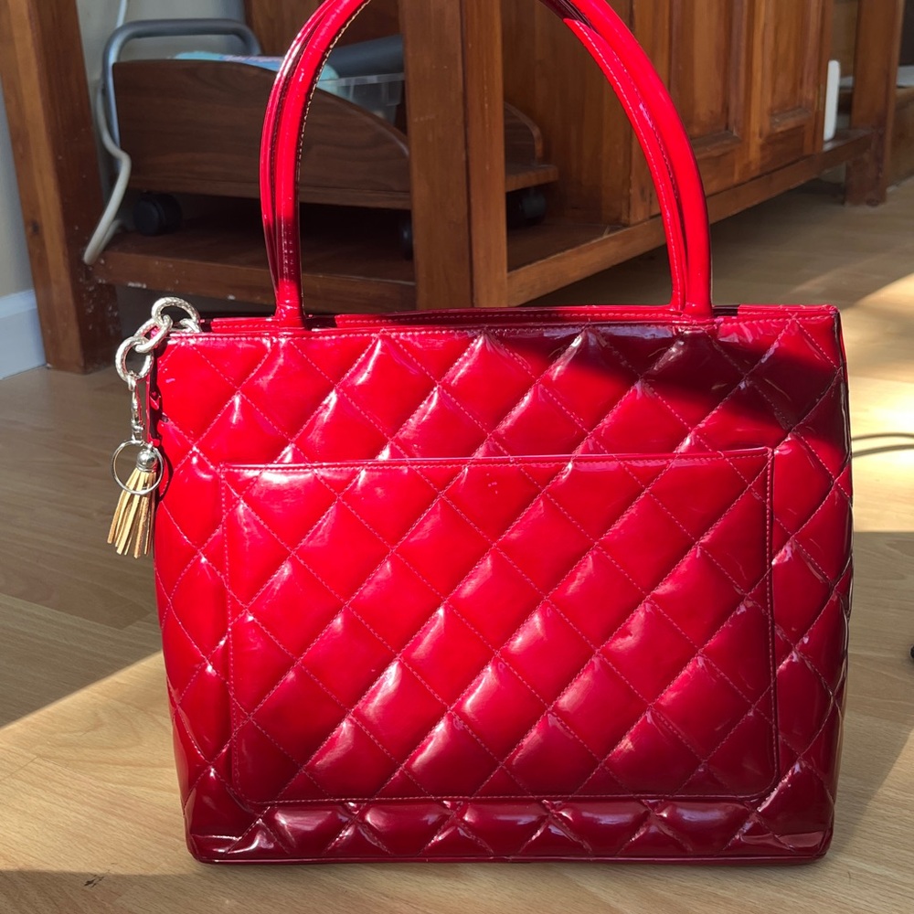 CHANEL Medallion Tote custom dyed with card, sticker in tact - Picture 12 of 17